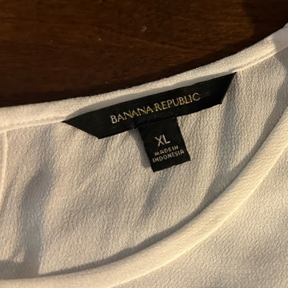 Banana Republic sleeveless blouse - Picture 2 of 3